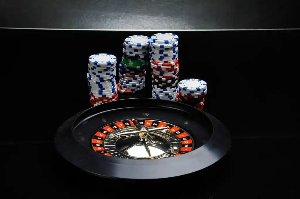 Pemain menikmati permainan slot dan kasino live dengan grafis modern di pick4d Indonesia